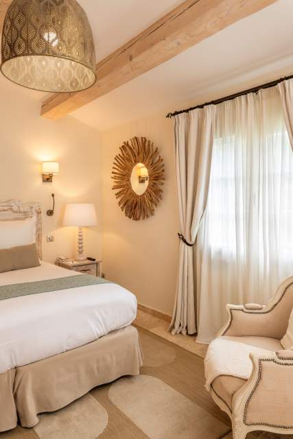 terrasse chambre la bastide des salins ,chambre deluxe 