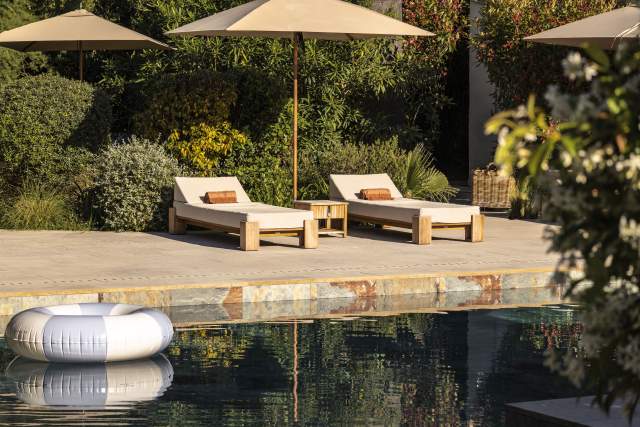piscine poolside,piscine instant bleu la bastide des salins saint tropez