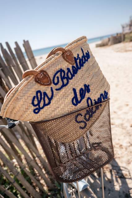les salins et son panier panier handmade la bastide des salins